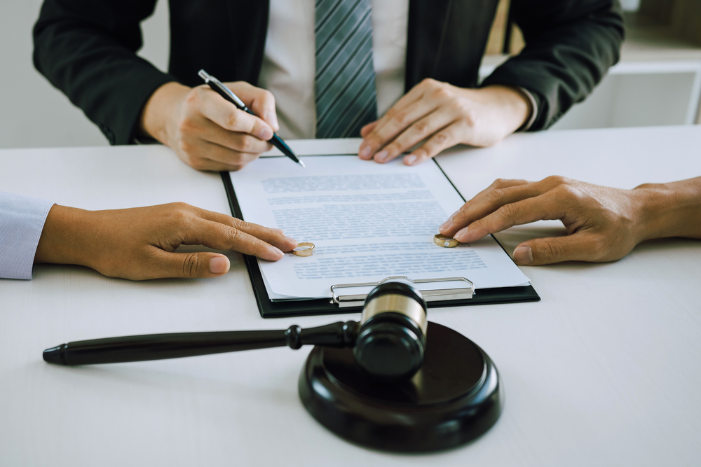 How Much Does a Divorce Lawyer Cost? What You Should Know Before Hiring